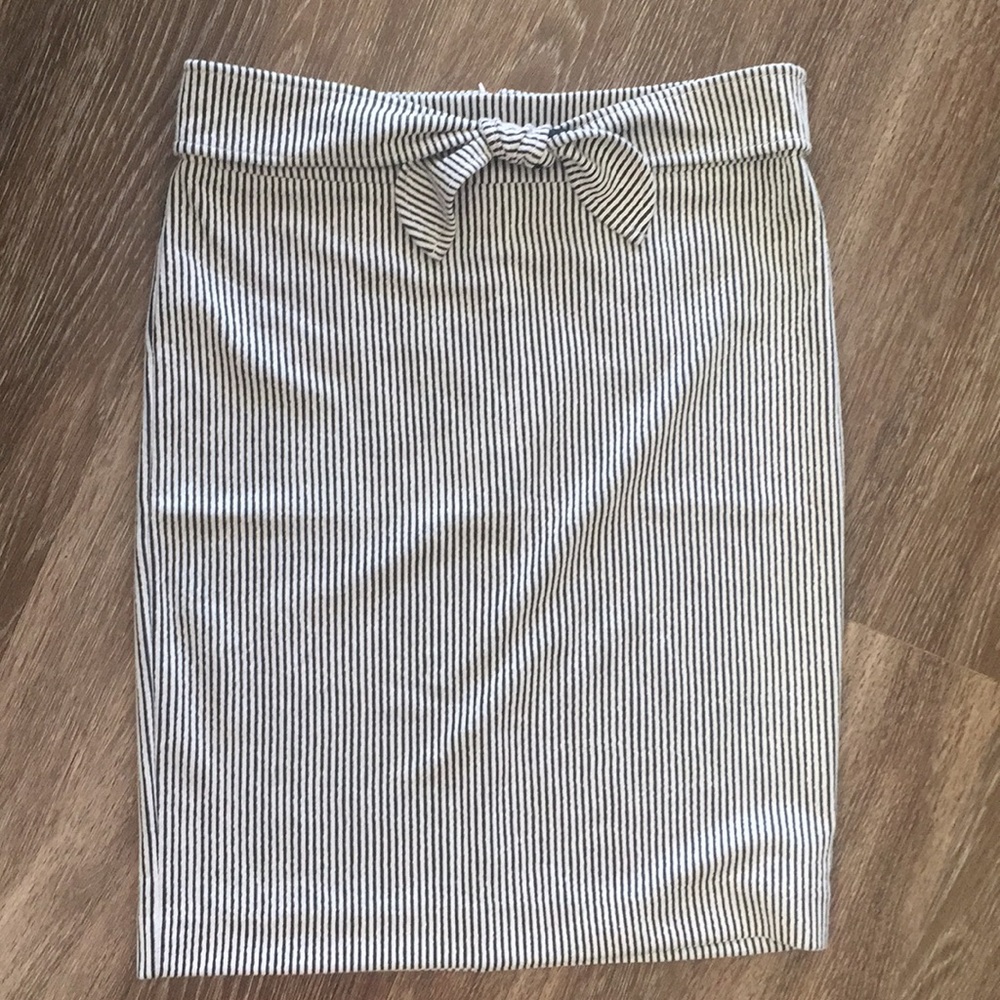 ⭐️Ann Taylor Navy Pinstripe Skirt - 8P